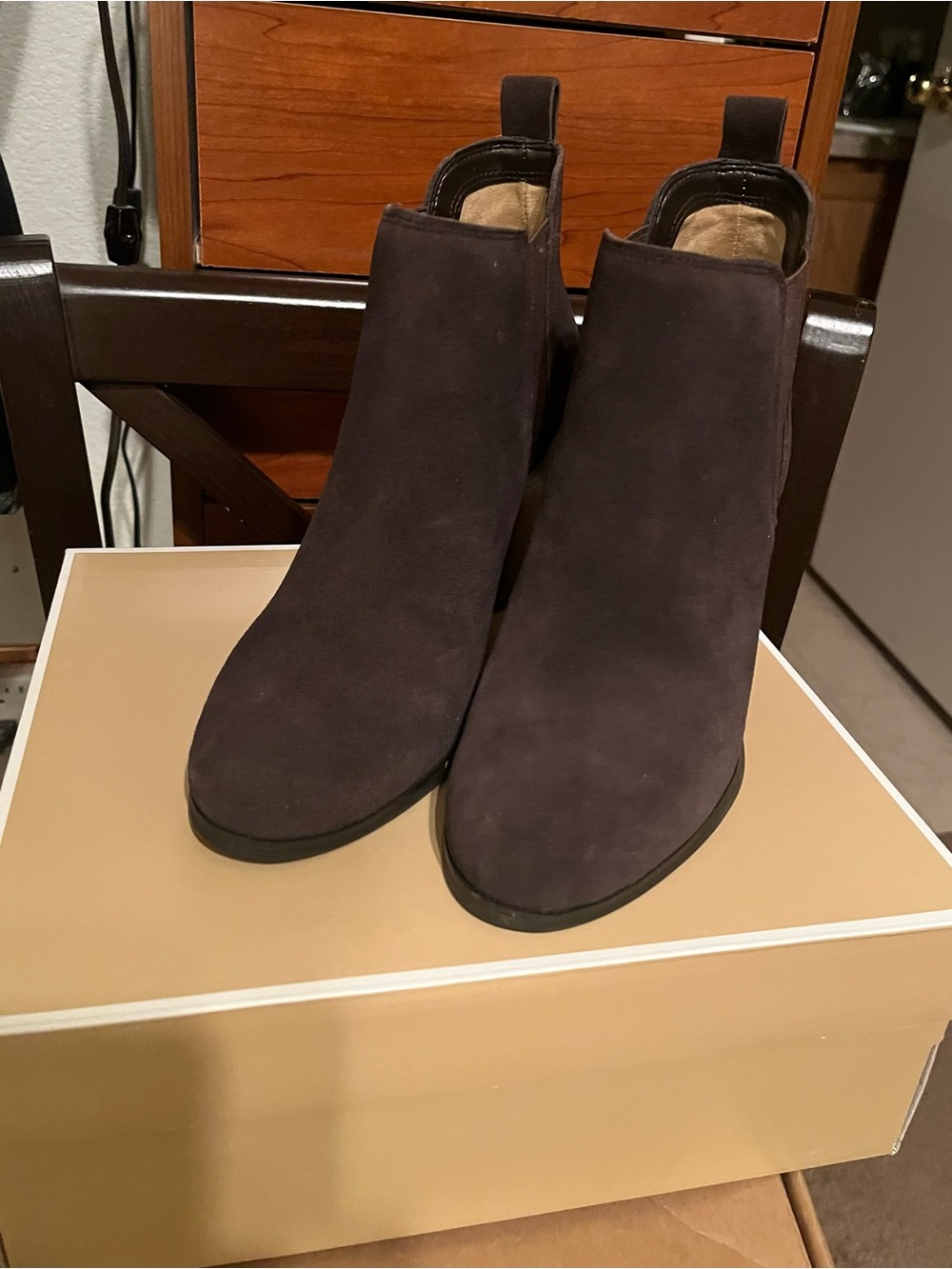 Michael Kors Evaline Suede Bootie in Chocolate New in Box - Picture 3 of 7